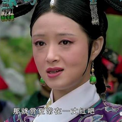 蒋欣新头饰惊艳亮相，时尚古典完美交融
