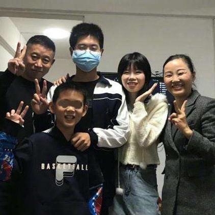 英文新年家庭团聚旅行指南，带你玩转温馨团聚之旅