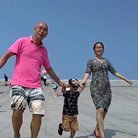 女性自驾励志短句，勇敢追梦，驰骋人生之路