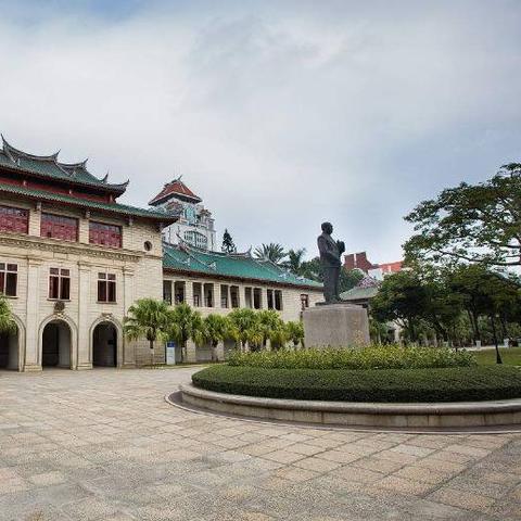 揭秘厦门大学旅游全攻略，探秘校园美景，畅游最美学府！