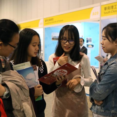 香港会展车祸实时更新，现场情况及后续报道速递
