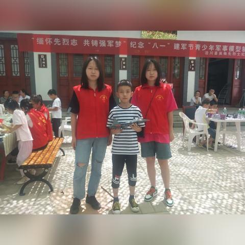 两姐妹携手前行，励志共铸辉煌人生路
