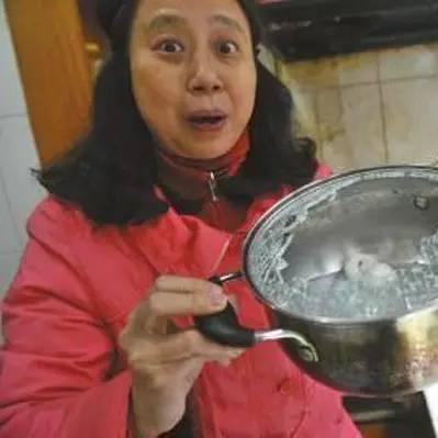 四川厨房玻璃门公司排名大揭秘，专业打造理想家居空间，选对品牌是关键！