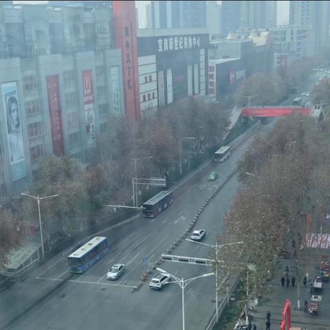 西安钟楼广场，历史与现代的交融盛会，新闻头条抢先看