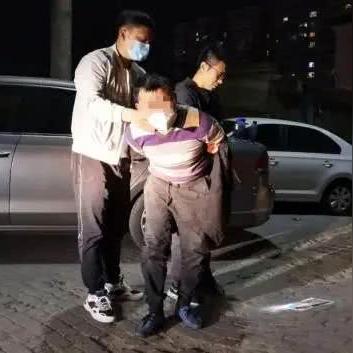 神木惊现砸车事件，全城热议成新闻头条