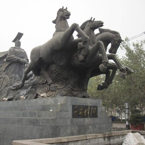 咸阳骏马奔腾，城市发展与活力同步展现