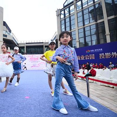 腾讯女主播群星闪耀瞬间，最新合影独家揭秘